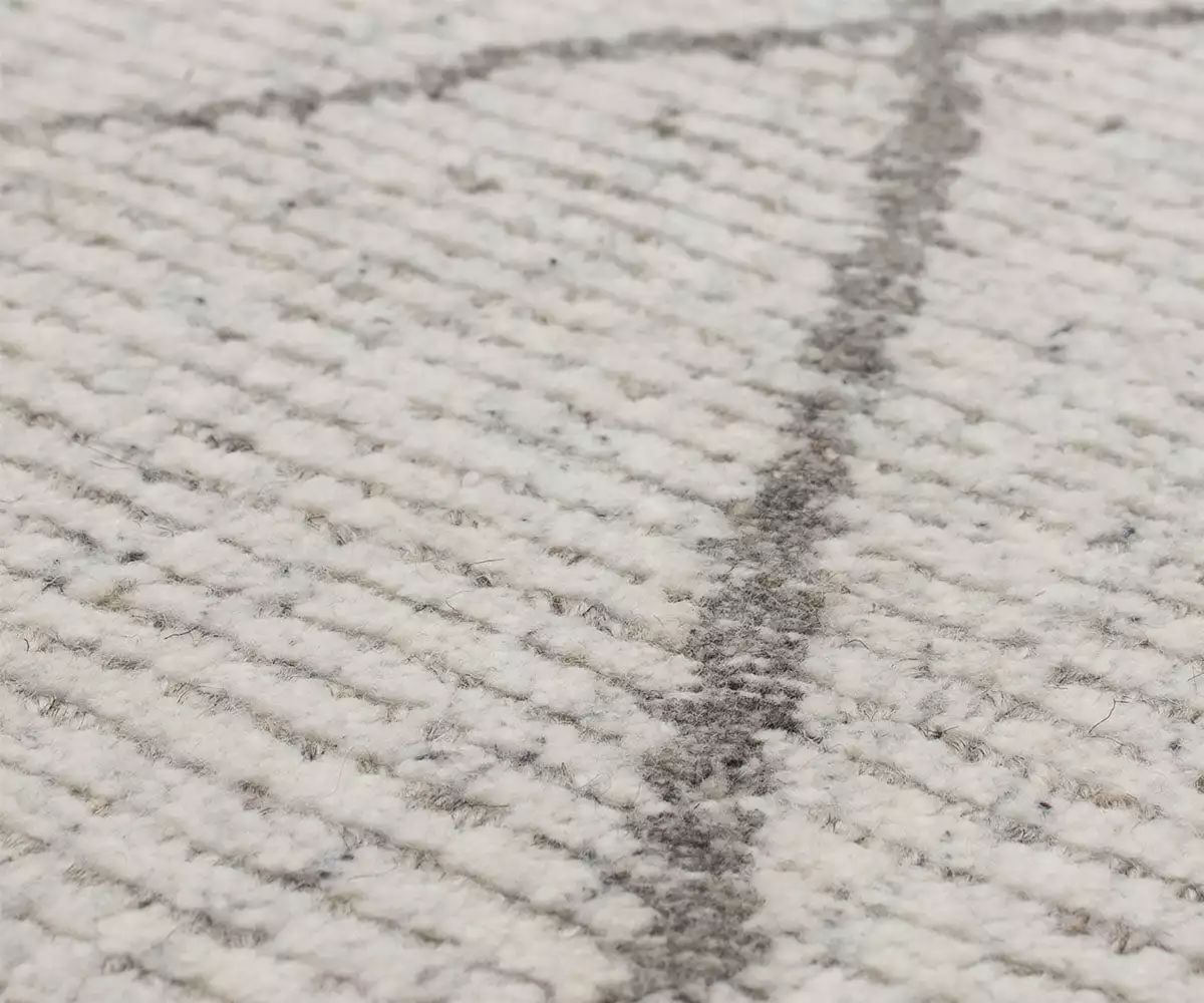 K01 Tangier Tribal Diamond Rug Runner - Silver 4 K01 Tangier Tribal Diamond Rug Runner - Silver - Image 4