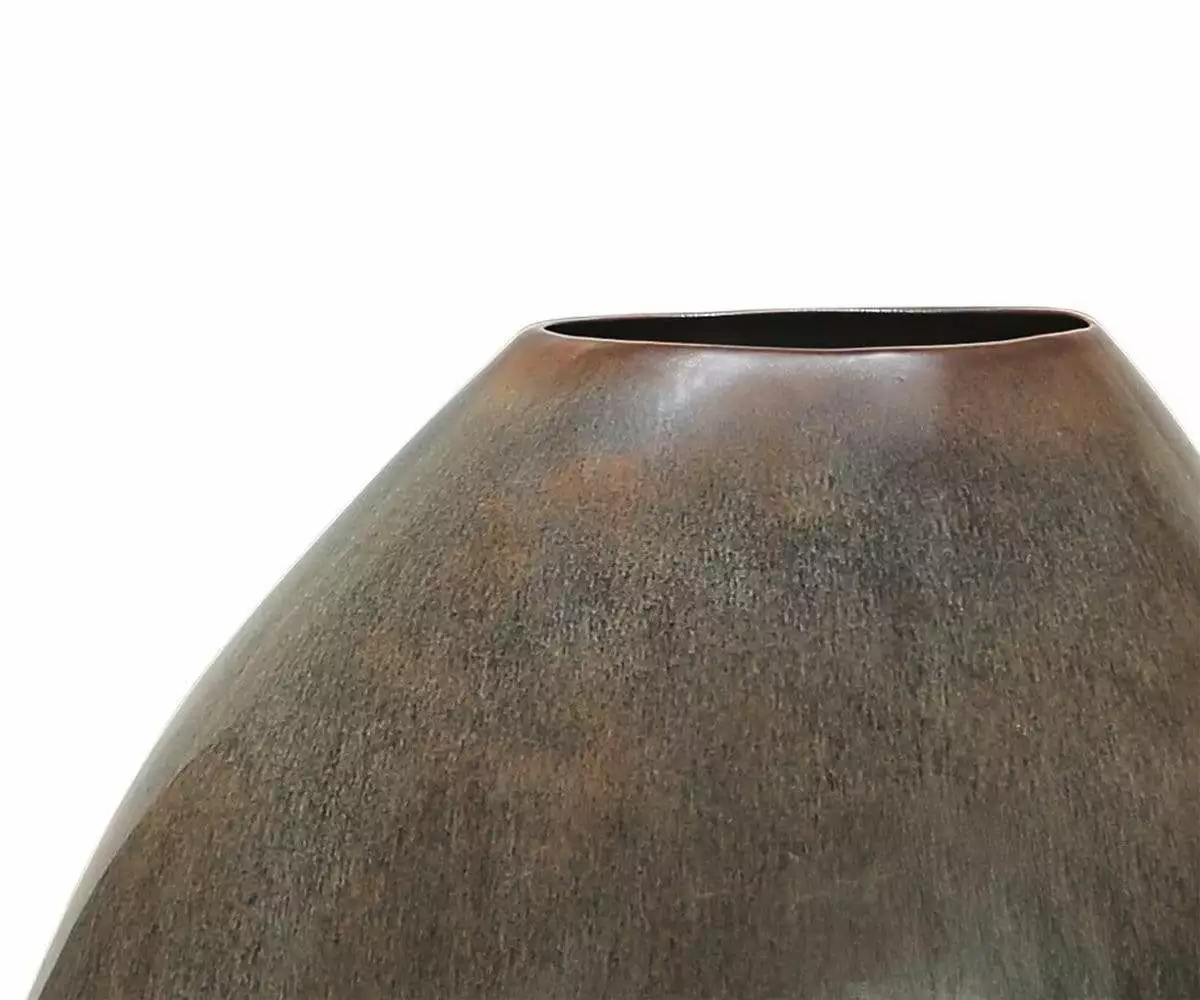 Q05 Glama Boulder Vase 2 Q05 Glama Boulder Vase - Image 2