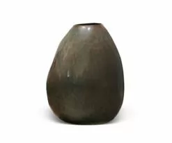Q05 Glama Boulder Vase